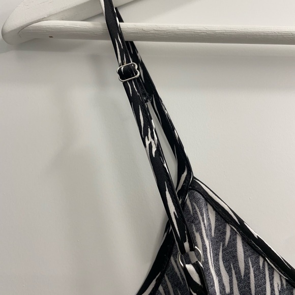 Mild length silky slip dress - Picture 5 of 6